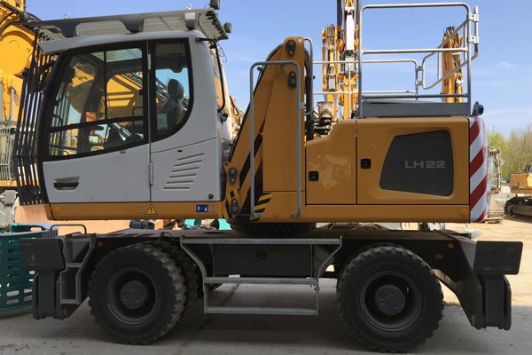 Liebherr LH22 recycling facility equipment